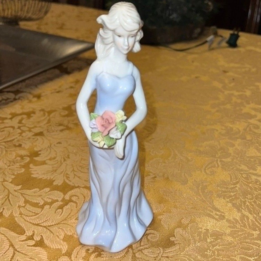 K’s collection figurine